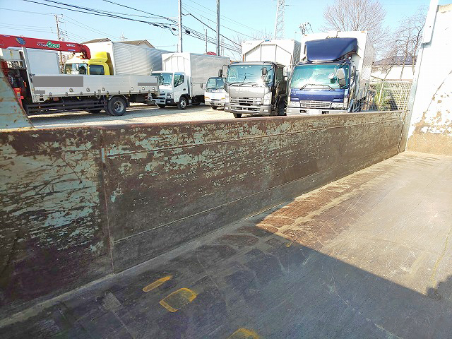 三菱ふそうキャンターダンプ小型（2t・3t）[写真11]