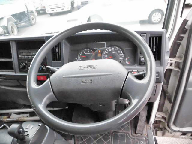 マツダタイタン幌ウイング小型（2t・3t）[写真15]