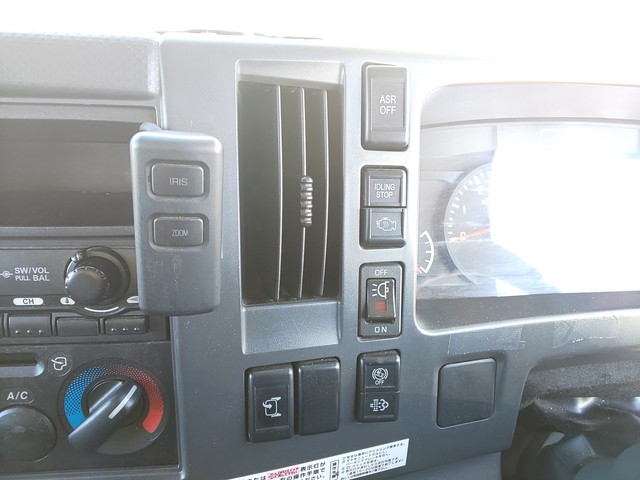 いすゞエルフアルミバン小型（2t・3t）[写真35]