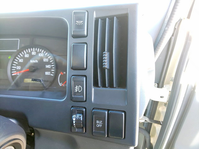 いすゞエルフアルミバン小型（2t・3t）[写真36]