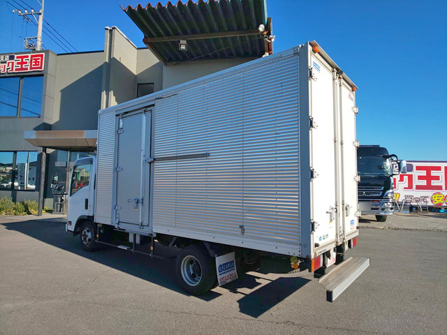 いすゞエルフアルミバン小型（2t・3t）[写真04]