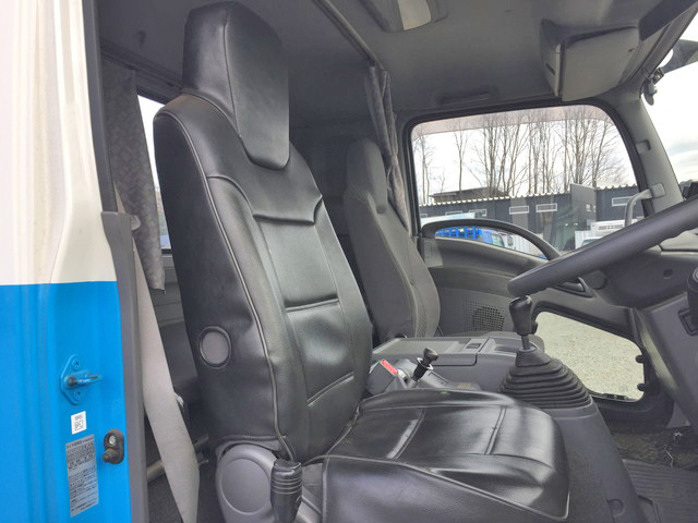 いすゞフォワードヒアブ付コンテナ専用車増トン（6t・8t）[写真33]
