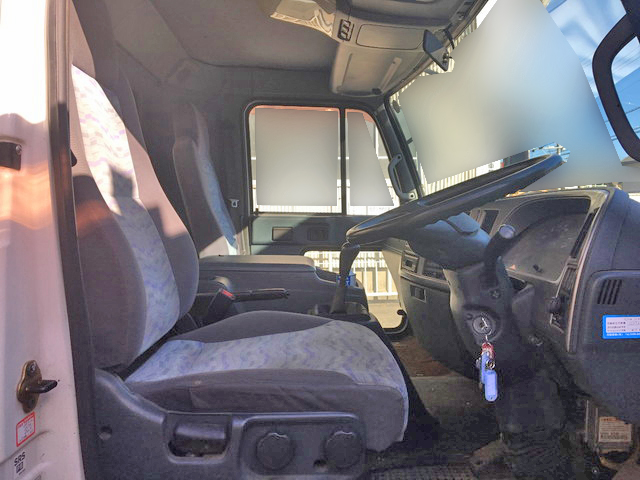 日産コンドル平ボディ中型（4t）[写真22]