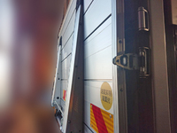 三菱ふそうスーパーグレートアルミウイング大型（10t）[写真10]