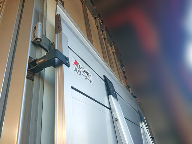 三菱ふそうスーパーグレートアルミウイング大型（10t）[写真11]