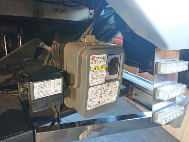 三菱ふそうスーパーグレートアルミウイング大型（10t）[写真12]