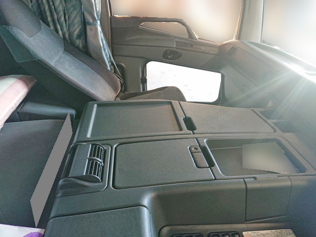 三菱ふそうスーパーグレートアルミウイング大型（10t）[写真26]