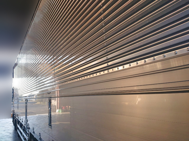 三菱ふそうスーパーグレートアルミウイング大型（10t）[写真04]