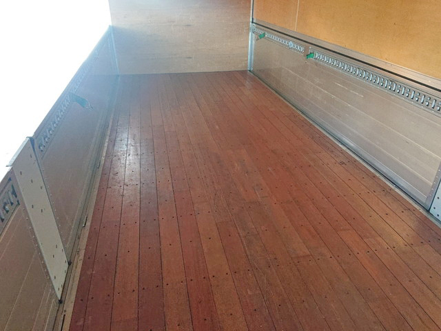 三菱ふそうスーパーグレートアルミウイング大型（10t）[写真06]