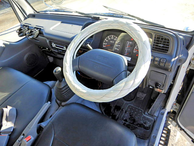 いすゞエルフパネルバン小型（2t・3t）[写真13]