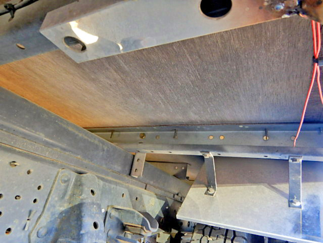 いすゞエルフパネルバン小型（2t・3t）[写真23]