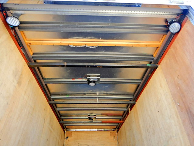 いすゞエルフパネルバン小型（2t・3t）[写真07]