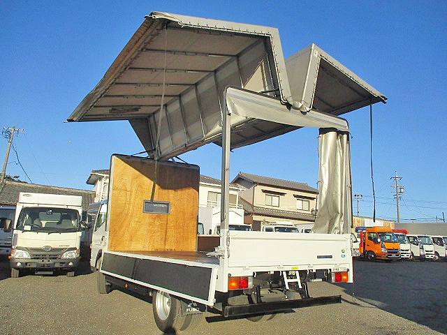 三菱ふそうキャンター幌ウイング小型（2t・3t）[写真13]
