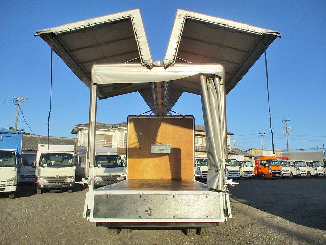 三菱ふそうキャンター幌ウイング小型（2t・3t）[写真14]