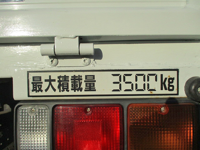 三菱ふそうキャンター幌ウイング小型（2t・3t）[写真17]