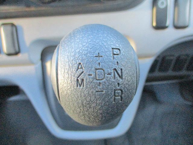 三菱ふそうキャンター幌ウイング小型（2t・3t）[写真29]