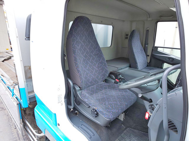 三菱ふそうファイターアルミウイング増トン（6t・8t）[写真32]