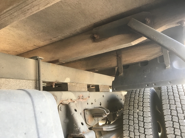 日野エルフダブルキャブ・クレーン付小型（2t・3t）[写真17]