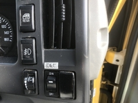 日野エルフダブルキャブ・クレーン付小型（2t・3t）[写真33]