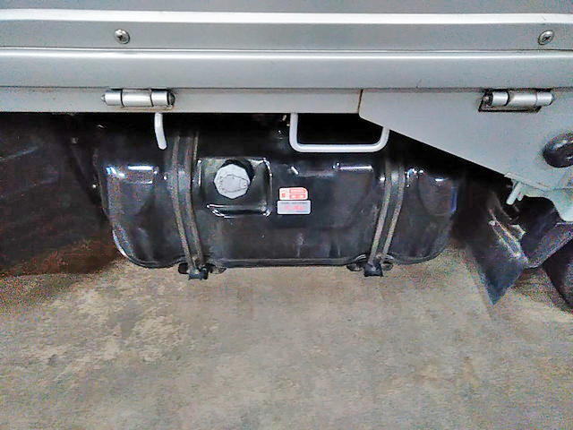 いすゞエルフ平ボディ小型（2t・3t）[写真11]