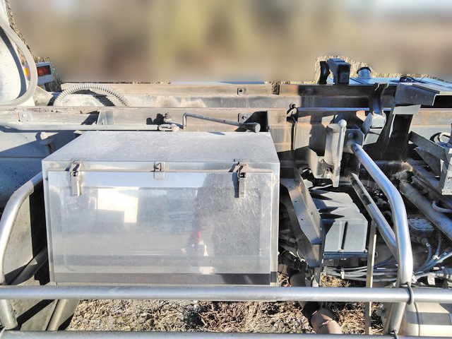 UDトラックスクオンダンプ大型（10t）[写真13]