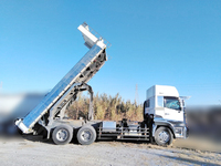 UDトラックスクオンダンプ大型（10t）[写真04]