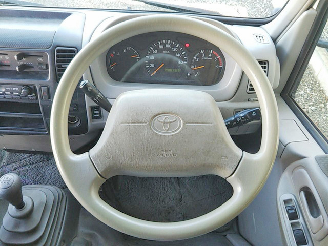 トヨタトヨエースダブルキャブ（Wキャブ）小型（2t・3t）[写真34]