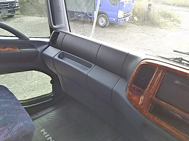 日野レンジャーアルミブロック中型（4t）[写真21]