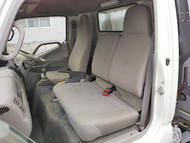 日野デュトロアルミウイング小型（2t・3t）[写真32]