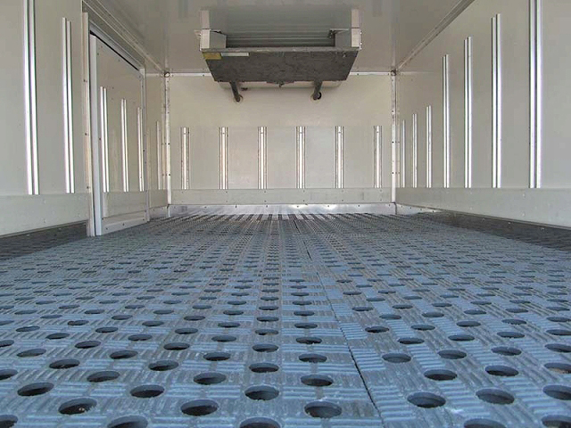 いすゞエルフ冷凍車（冷蔵車）小型（2t・3t）[写真05]