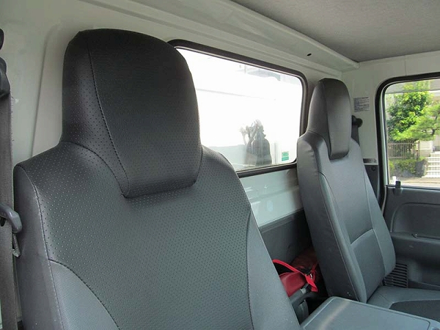 いすゞエルフ冷凍車（冷蔵車）小型（2t・3t）[写真07]