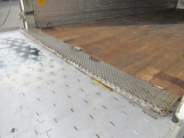 三菱ふそうファイターアルミウイング中型（4t）[写真15]