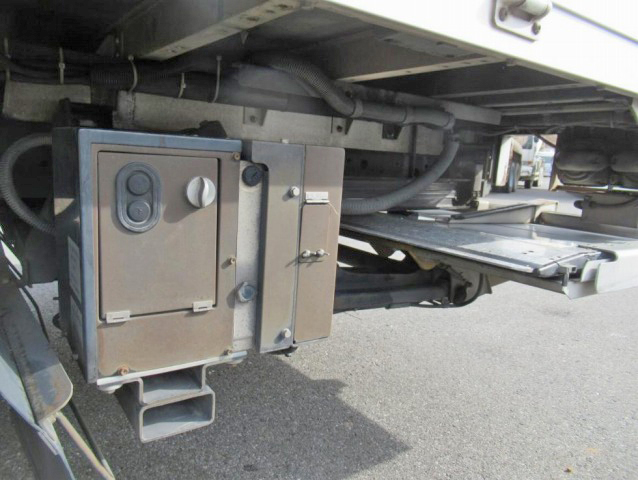 三菱ふそうファイターアルミウイング中型（4t）[写真21]