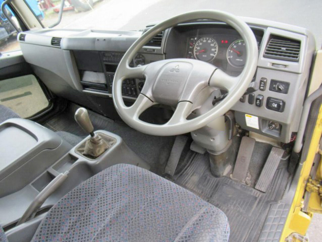 三菱ふそうファイターアルミウイング中型（4t）[写真36]