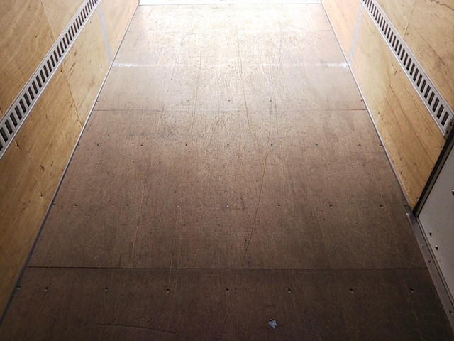 いすゞエルフアルミバン小型（2t・3t）[写真19]