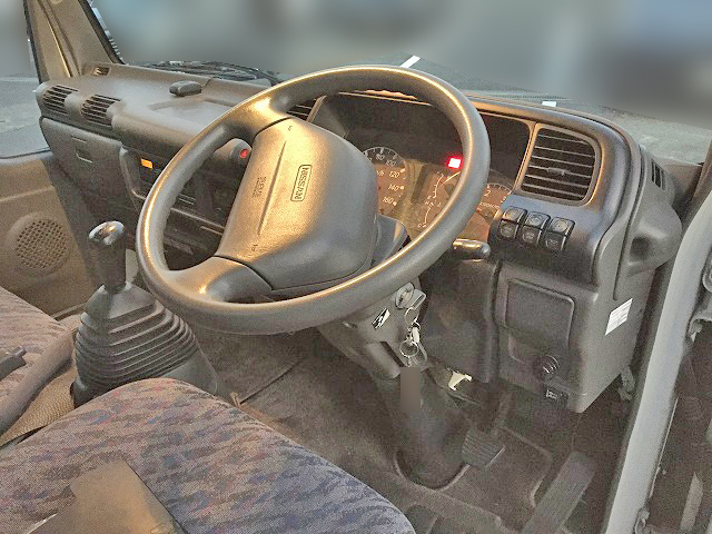 日産アトラス平ボディ小型（2t・3t）[写真19]