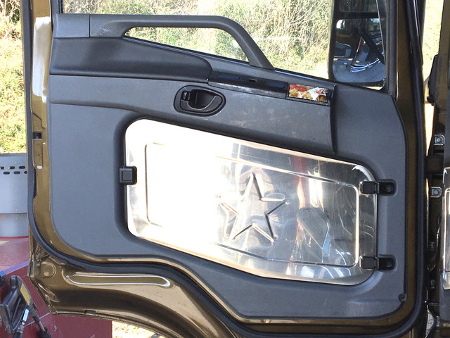 三菱ふそうスーパーグレートトレーラーヘッド（トラクターヘッド）大型（10t）[写真24]