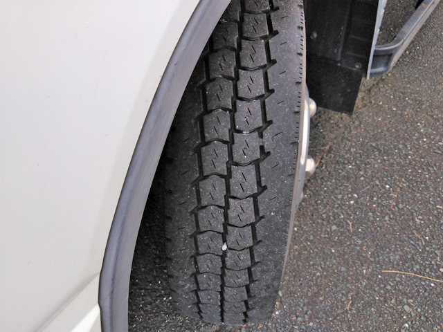 三菱ふそうキャンター平ボディ小型（2t・3t）[写真13]