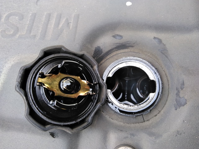 三菱ふそうキャンター平ボディ小型（2t・3t）[写真20]