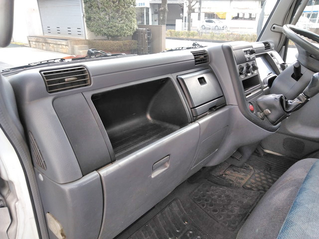 三菱ふそうキャンター平ボディ小型（2t・3t）[写真25]