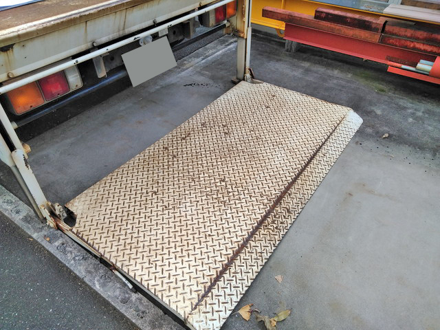 三菱ふそうキャンター平ボディ小型（2t・3t）[写真07]