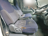 三菱ふそうキャンター平ボディ小型（2t・3t）[写真16]