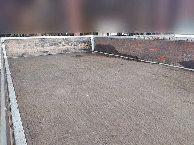 三菱ふそうキャンター平ボディ小型（2t・3t）[写真05]