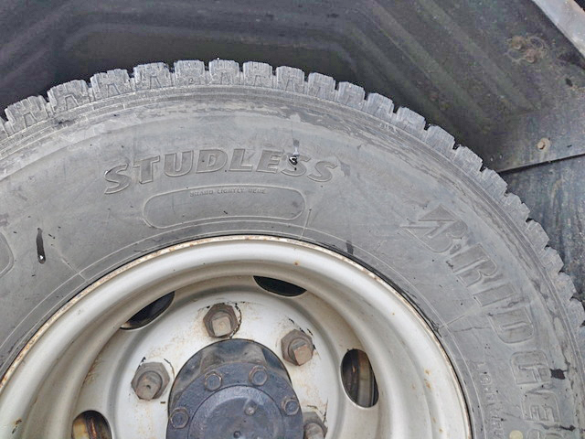 三菱ふそうキャンター平ボディ小型（2t・3t）[写真08]