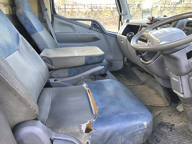 三菱ふそうキャンターシャーシ小型（2t・3t）[写真08]