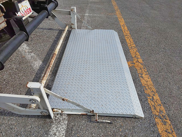 いすゞエルフ平ボディ小型（2t・3t）[写真14]