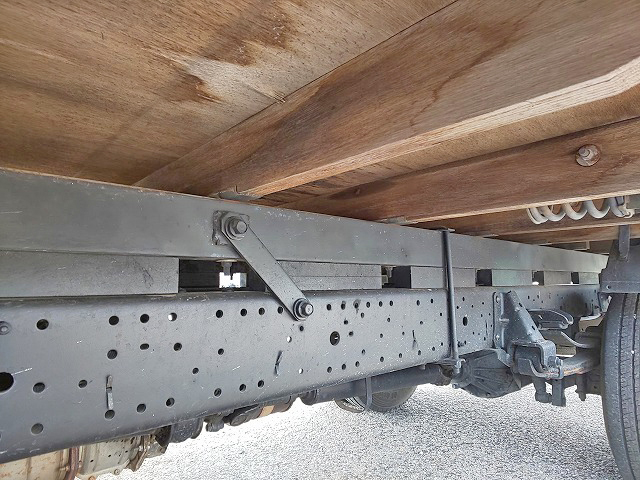 いすゞエルフ平ボディ小型（2t・3t）[写真23]