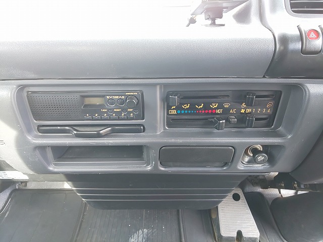 いすゞエルフ平ボディ小型（2t・3t）[写真37]