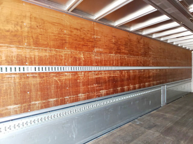 いすゞギガアルミウイング大型（10t）[写真11]