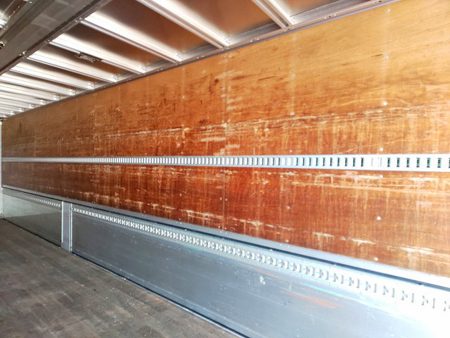 いすゞギガアルミウイング大型（10t）[写真12]